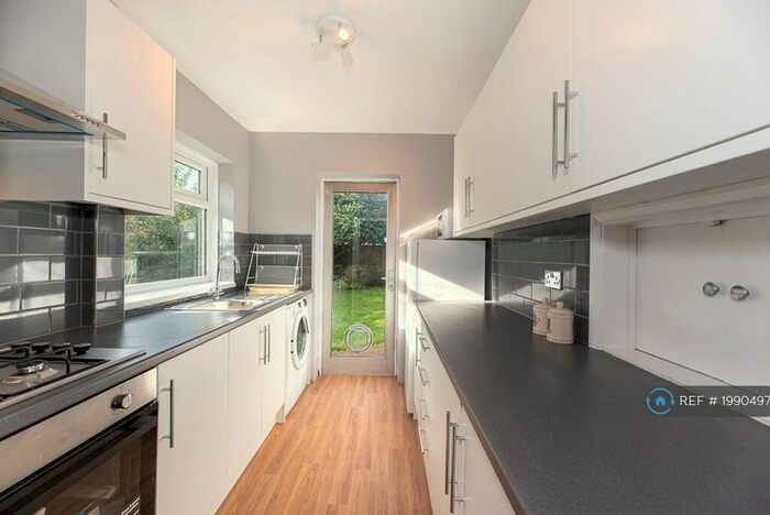 4 Bedroom Semi-Detached House To Rent In Priory Close, Pilgrims Hatch, Brentwood, CM15
