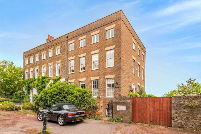 1 Bedroom Flat To Rent In The New House, Hampton Court Road, East Molesey, Surrey, KT8