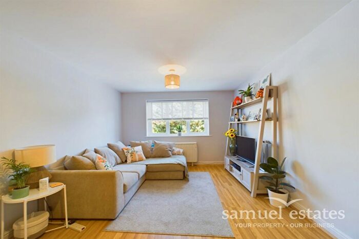 1 Bedroom Flat To Rent In Donald Woods Gardens, Surbiton, KT5