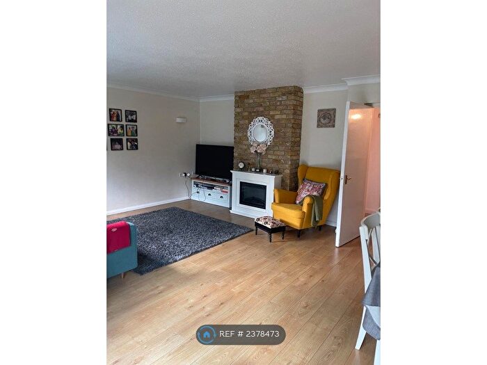 3 Bedroom Flat To Rent In Chiltern Road, Sutton, SM2
