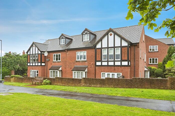 3 Bedroom Maisonette For Sale In The Sycamores, Leeds, LS16