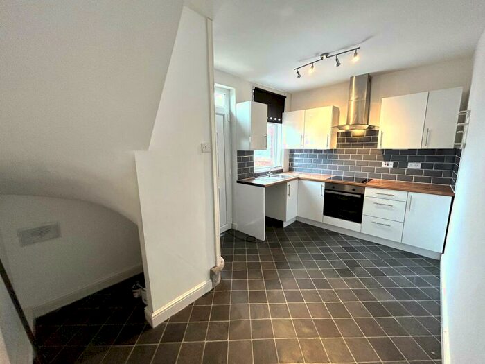 2 Bedroom House To Rent In School Street, Darton, S75