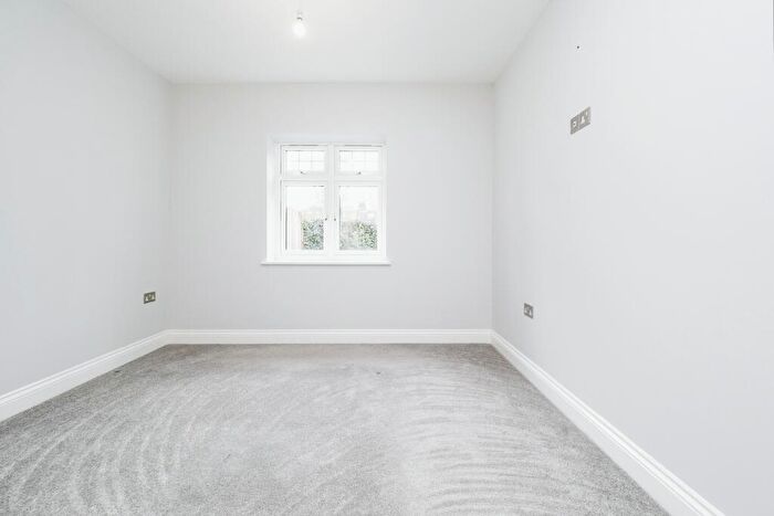 2 Bedroom Bungalow For Sale In Goodrington Mews, Hornchurch, RM11