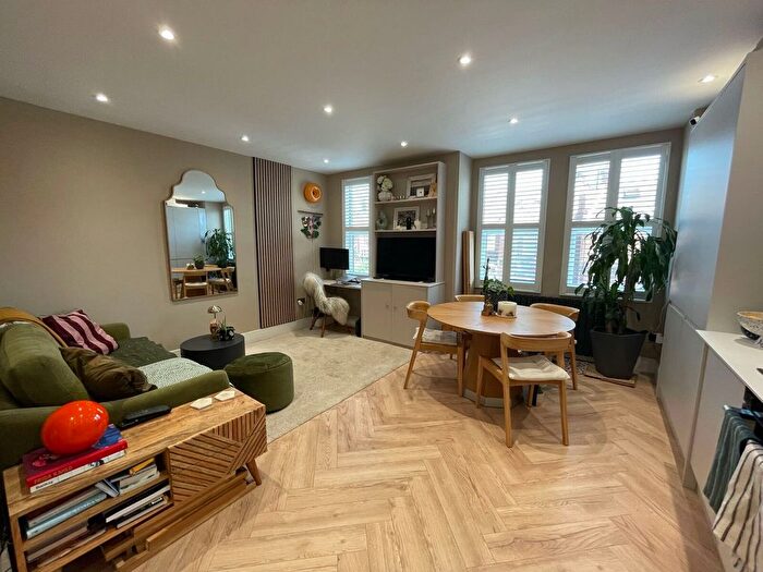 1 Bedroom Flat To Rent In Kingston Road, Raynes Park, London, SW20