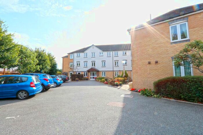 1 Bedroom Flat To Rent In Cleves Court, London Road, Hadleigh - Retirement, SS7