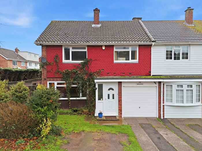 3 Bedroom Semi-Detached House For Sale In The Paddocks, Ingatestone, CM4