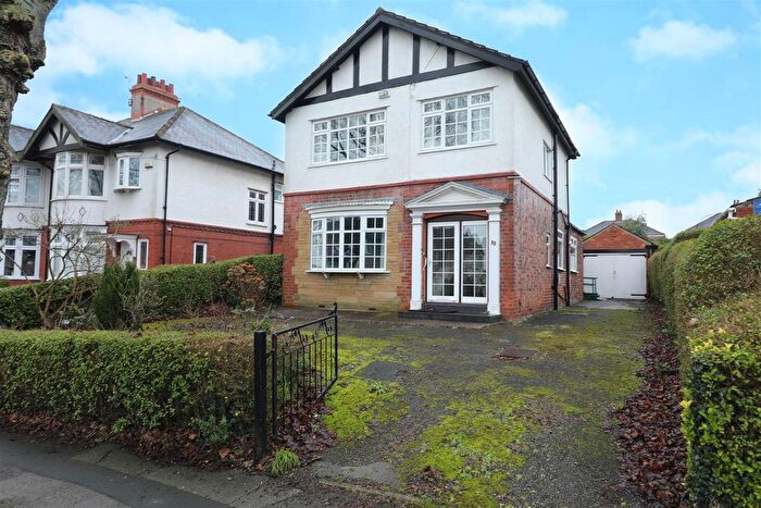 3 Bedroom Detached House For Sale In Swanland Road, Hessle, HU13