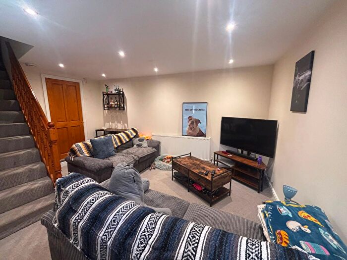 2 Bedroom Cottage To Rent In Woodhead Road, Holmfirth, HD9