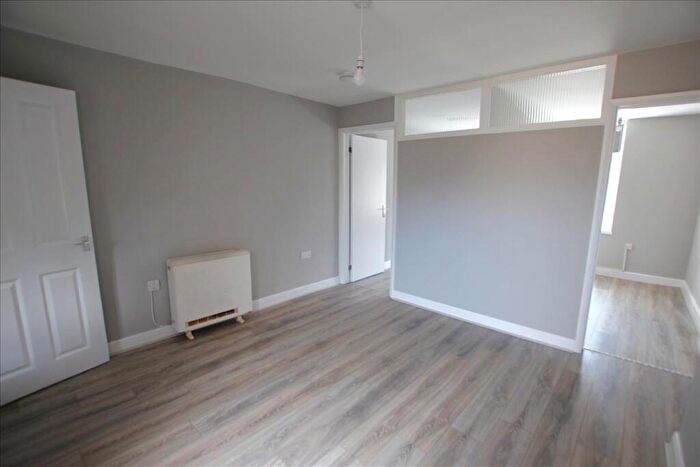 2 Bedroom Flat To Rent In Gloucester Road, Edmonton, London, N18