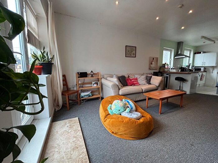 2 Bedroom Flat To Rent In Newport Road, Roath, CF24