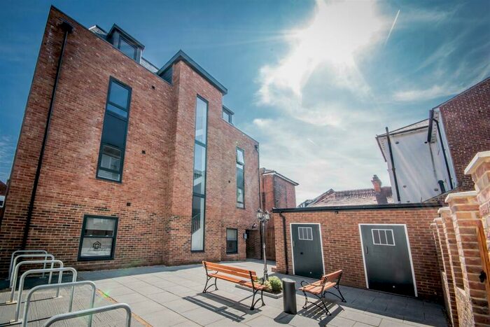 2 Bedroom Apartment To Rent In Lansdowne Street, Southsea, PO5