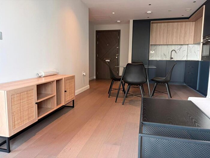 2 Bedroom Apartment To Rent In Gasholder Place, London, SE11