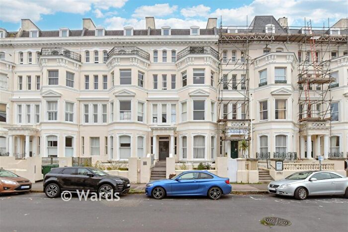2 Bedroom Apartment For Sale In Clifton Gardens, Folkestone, Kent, CT20