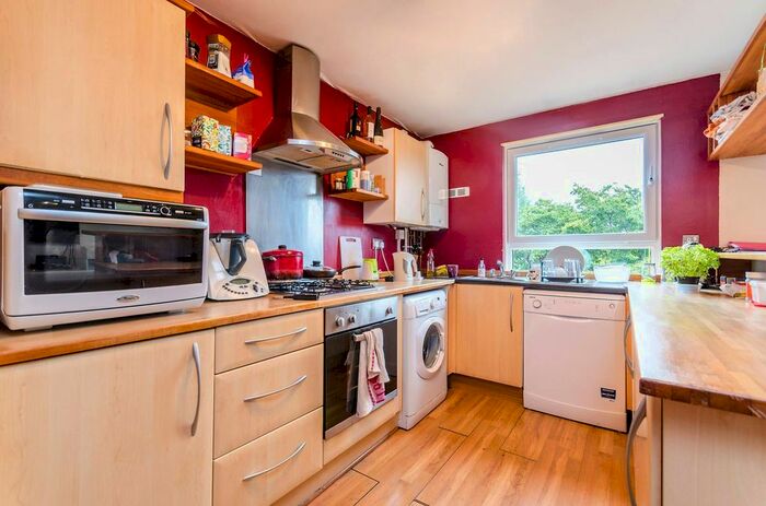 2 Bedroom Flat To Rent In Wantage Road, Lee, London, SE12