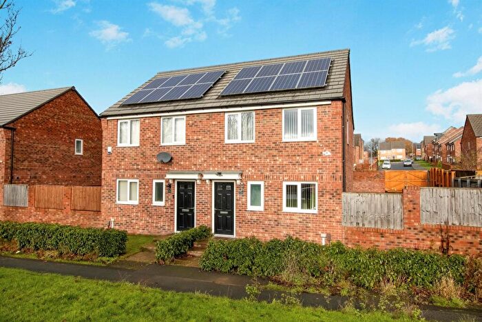 3 Bedroom Semi Detached House For Sale In South Parkway, Seacroft, Leeds, LS14