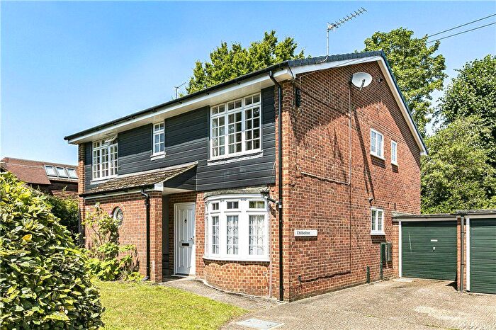 1 Bedroom Flat To Rent In Middle Hill, Egham, Surrey, TW20