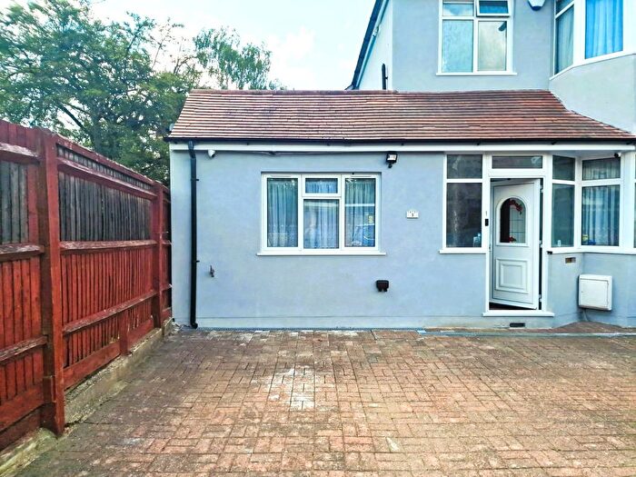 1 Bedroom Flat To Rent In The Avenue, HA3