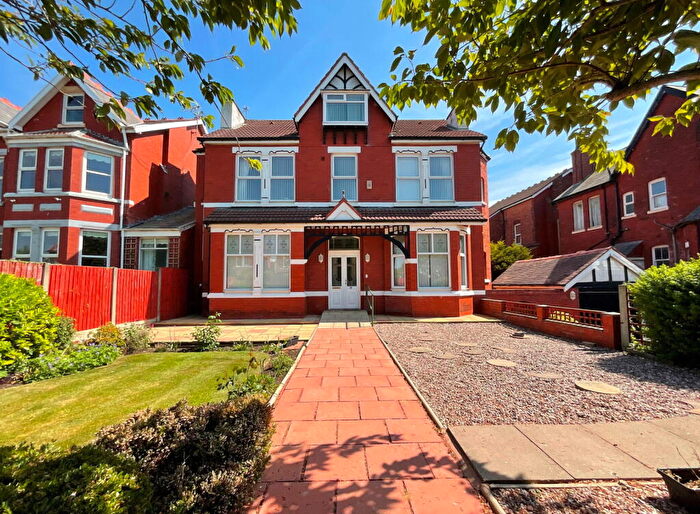 6 Bedroom Link Detached House For Sale In Lathom Road, Southport, PR9