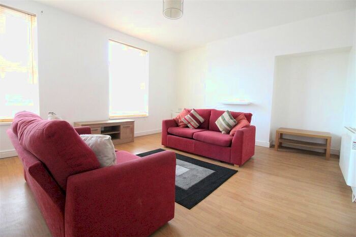 3 Bedroom Flat To Rent In Spring Bank, Hull, HU3