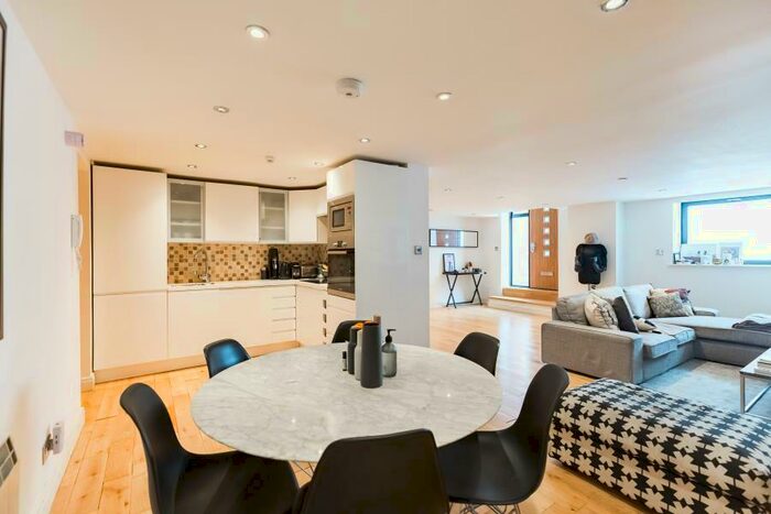 2 Bedroom Flat To Rent In Morning Lane, Hackney, E9