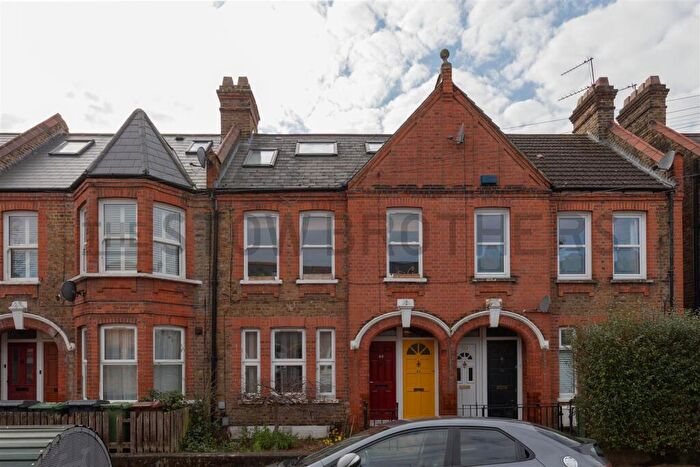 3 Bedroom Apartment To Rent In Hitcham Road, Walthamstow, E17