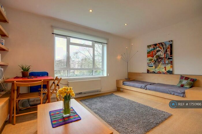 2 Bedroom Flat To Rent In Barnes Court, London, N1