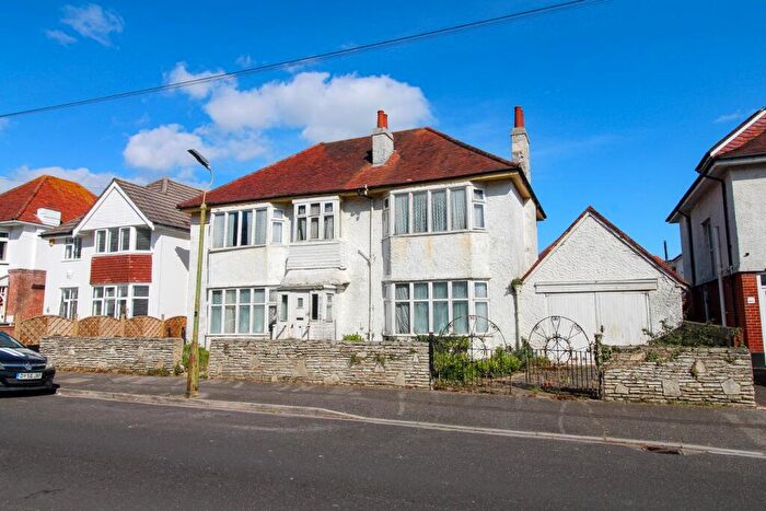 6 Bedroom Detached House For Sale In Seaward Avenue, Bournemouth, BH6