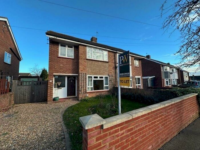 3 Bedroom Semi-Detached House To Rent In The Ridgeway, Putnoe, MK41