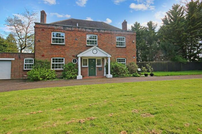4 Bedroom Detached House For Sale In Croydon Barn Lane, RH6