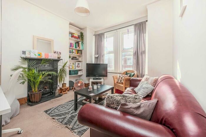 2 Bedroom Flat To Rent In Penwith Road, London, SW18