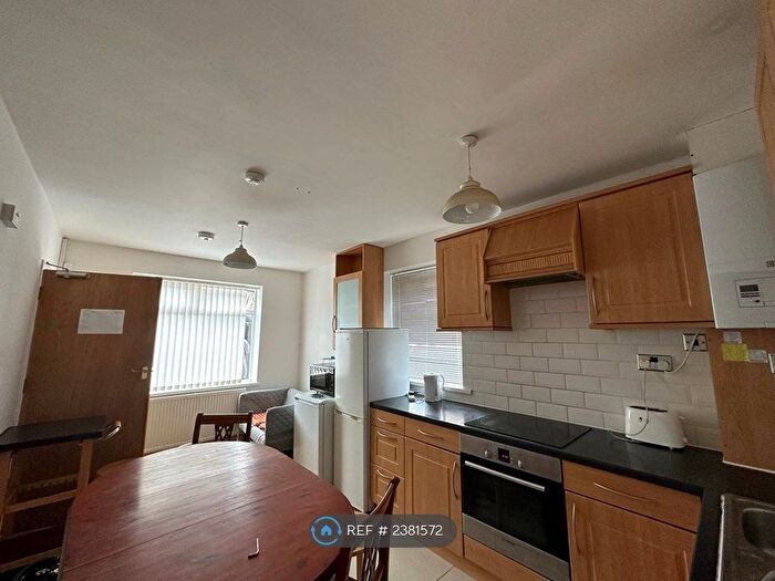 4 Bedroom Semi-Detached House To Rent In Laurel Avenue, Durham, DH1