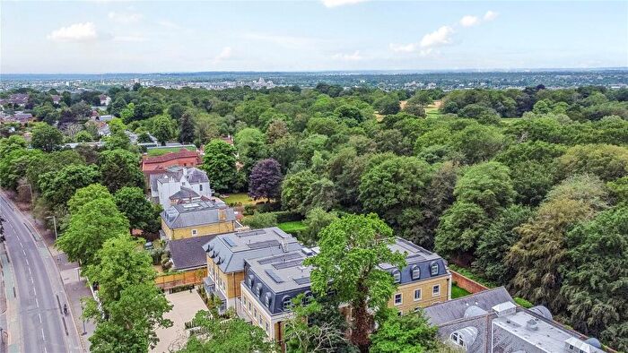 3 Bedroom Flat For Sale In Shalford Lodge, Kingston Hill, Kingston-Upon-Thames, London, KT2