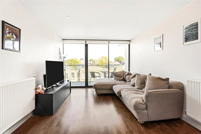 2 Bedroom Apartment For Sale In Acer Road, London, E8