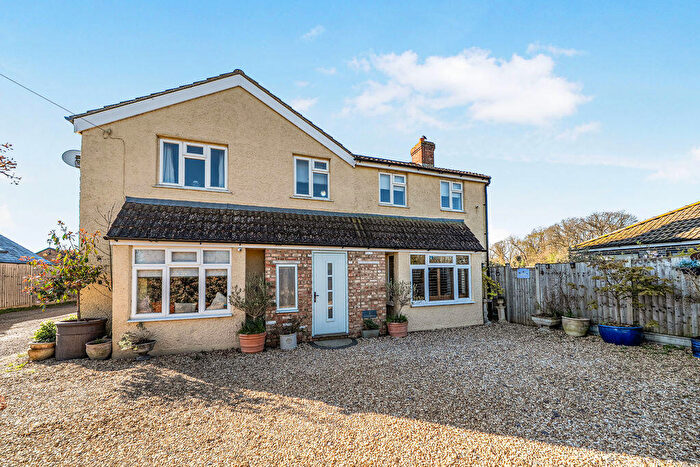 4 Bedroom Detached House For Sale In Bedford Road, Cople, MK44