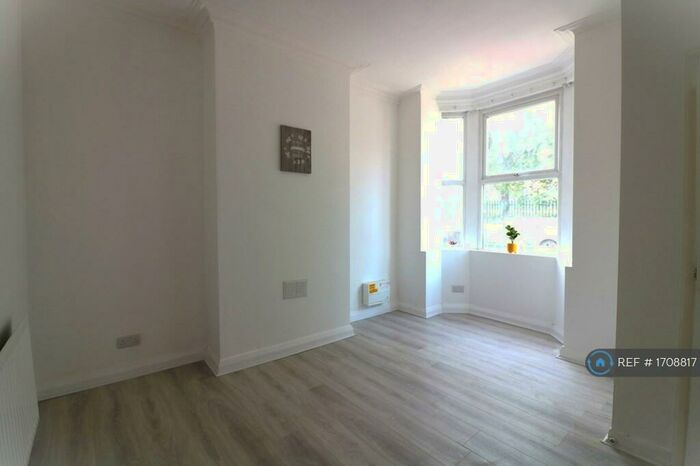 3 Bedroom Terraced House To Rent In Birkin Avenue, Nottingham, NG7