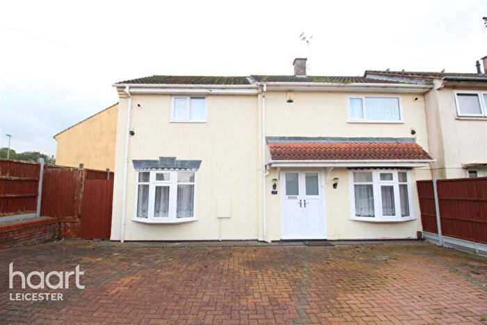 4 Bedroom Semi-Detached House To Rent In Kinross Avenue, Leicester, LE5