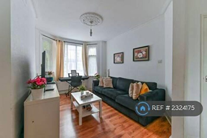 3 Bedroom Terraced House To Rent In Sumner Road, Croydon, CR0