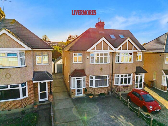 3 Bedroom Semi-Detached House For Sale In West Hill Drive, Dartford, DA1