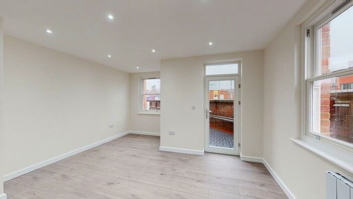 1 Bedroom Ground Flat To Rent In High Street, HP5