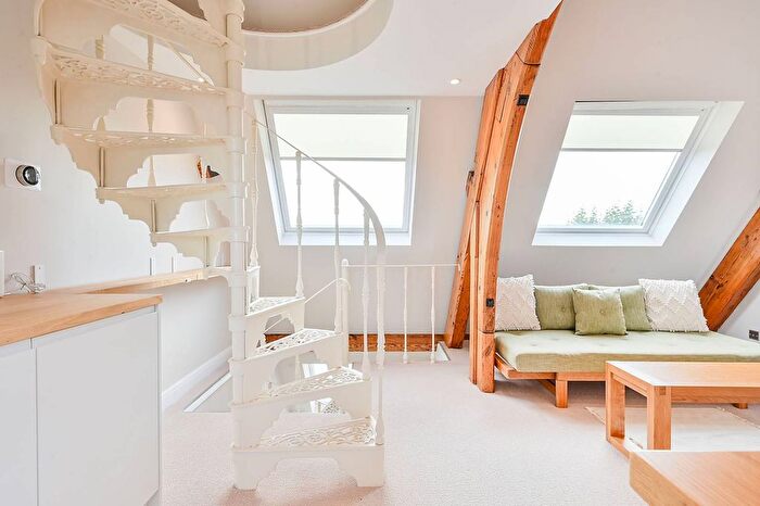 3 Bedroom Flat To Rent In St. Mary's Court, Chiswick, London, W6