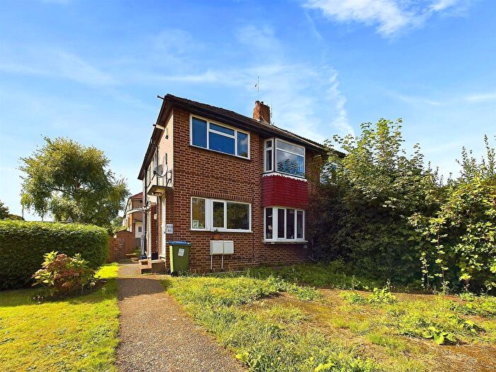 2 Bedroom Maisonette To Rent In Kneller Road, Twickenham, TW2