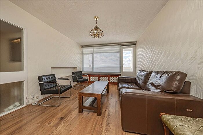2 Bedroom Flat For Sale In Holmsley House, Roehampton, SW15