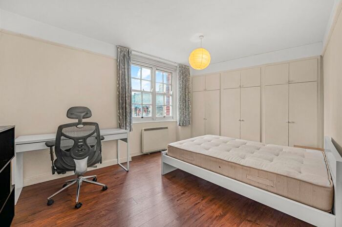 3 Bedroom Flat To Rent In Queen Alexandra Mansions, Hastings Street, WC1H