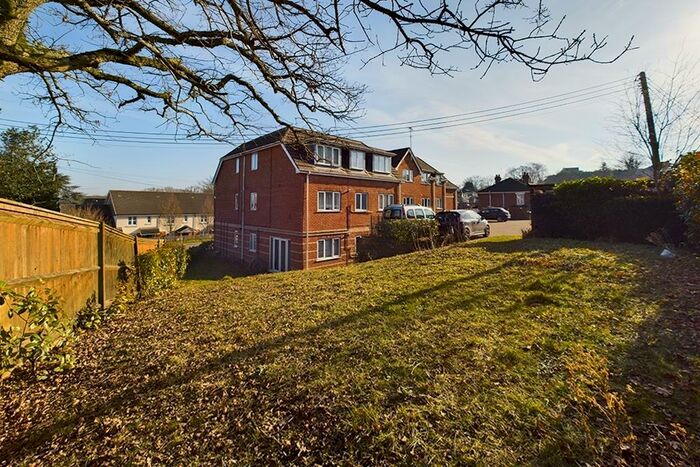 2 Bedroom Apartment To Rent In Hedge End - Viewings Nd Feb, SO30