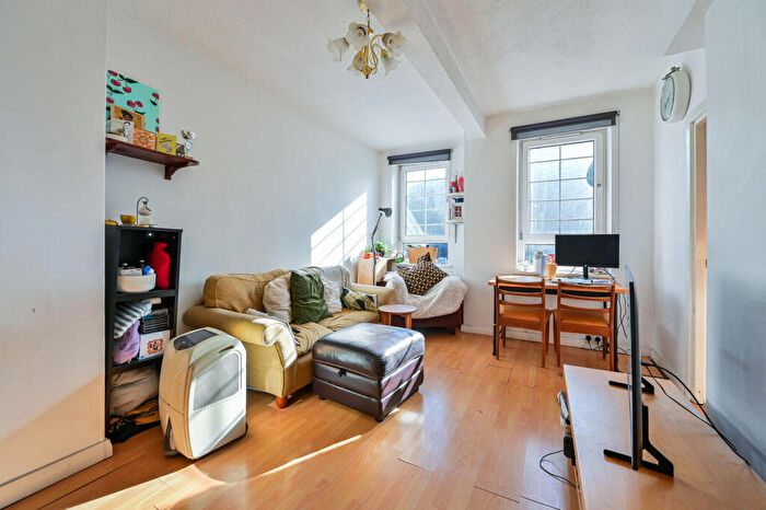 3 Bedroom Flat To Rent In Swan Street, Rotherhithe, London, SE16