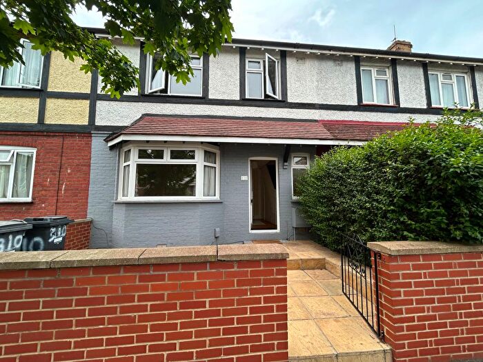 3 Bedroom Terraced House To Rent In Lionel Road North, Brentford, TW8