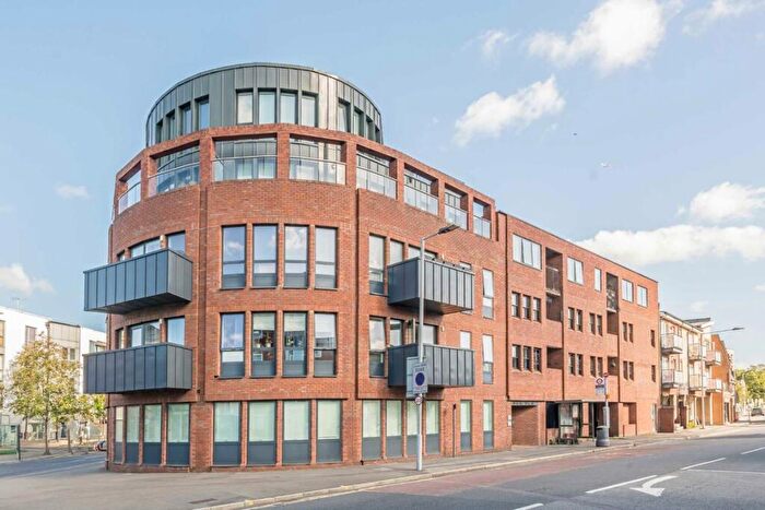 3 Bedroom Flat For Sale In Coombe Road, Kingston Upon Thames, KT2
