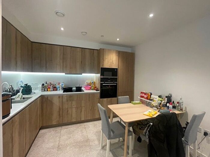 2 Bedroom Flat To Rent In Sidney Street, Whitechapel, E1