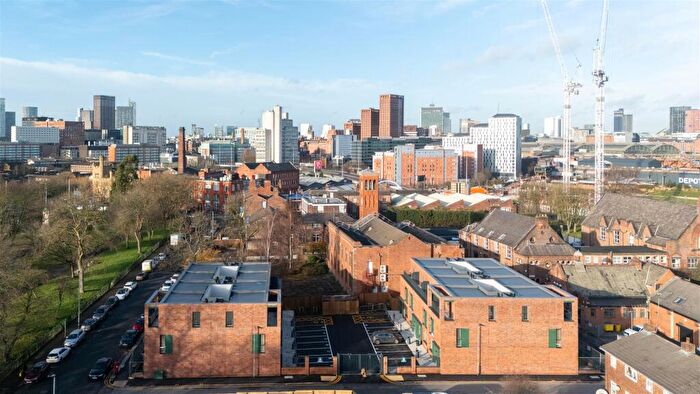 3 Bedroom Town House For Sale In Ardwick Green, Manchester, M12