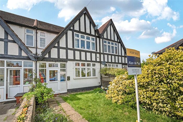 3 Bedroom Terraced House For Sale In Hill Close, Chislehurst, BR7